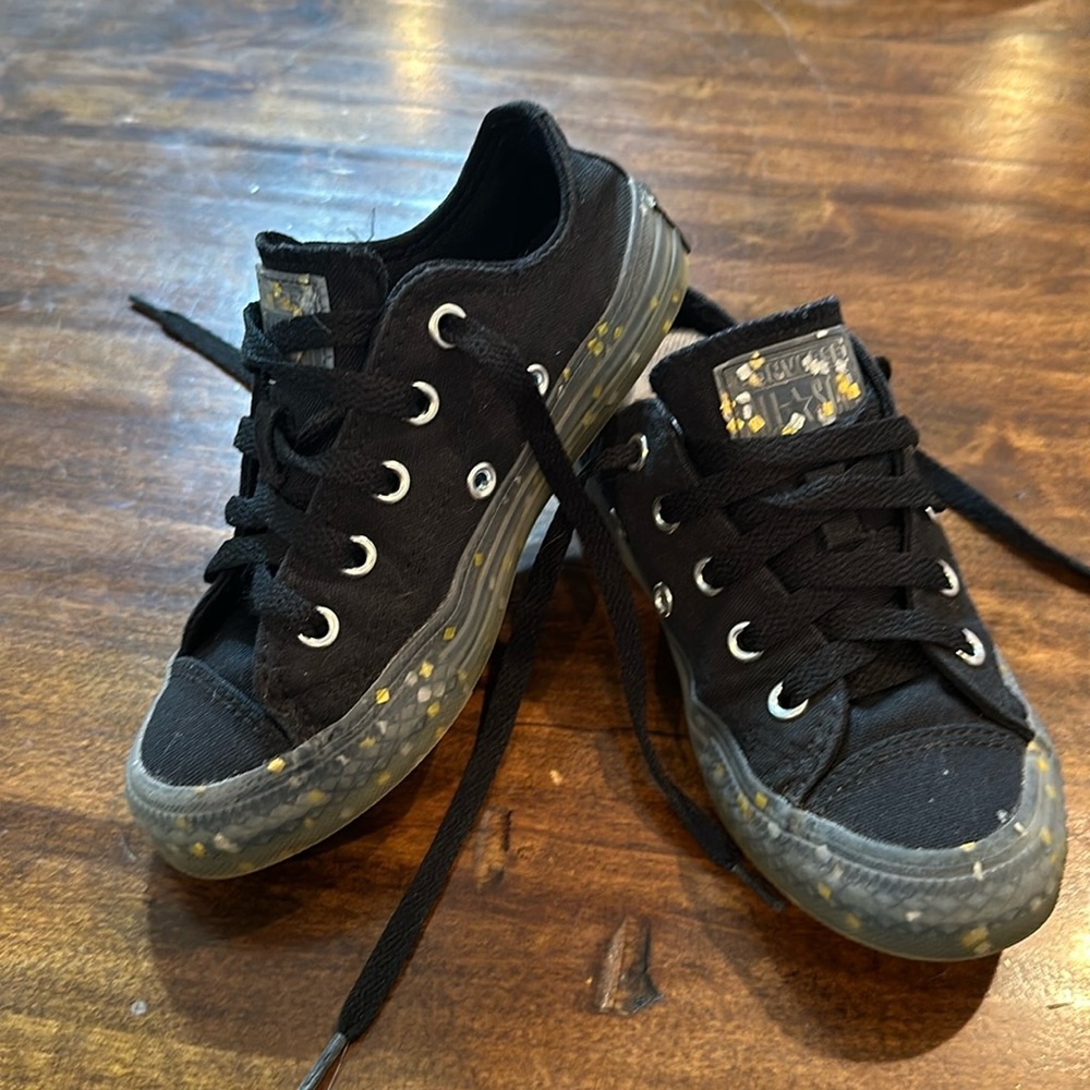 Kids converse